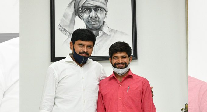 MP Santosh Kumar hails mountaineer for ‘cycle yatra’ promoting Green Challenge