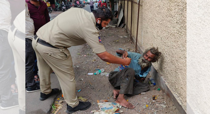 Hyderabad: Cops turn saviours for destitute man