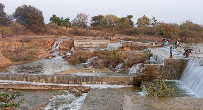 KTR takes on TS detractors; shares pictures of overflowing tanks, streams