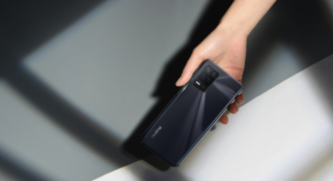 Powerful and stylish realme 8 makes 5G affordable again