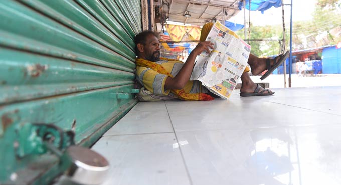 Telangana lockdown: Markets, provision stores see thin crowds on Day 4