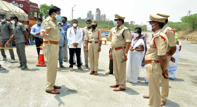 Ambulance with Covid patients queue up at AP-Telangana border