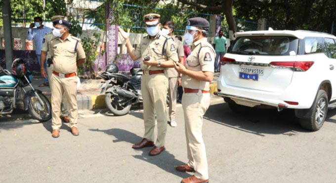 Police chiefs inspect lockdown arrangements in Hyderabad