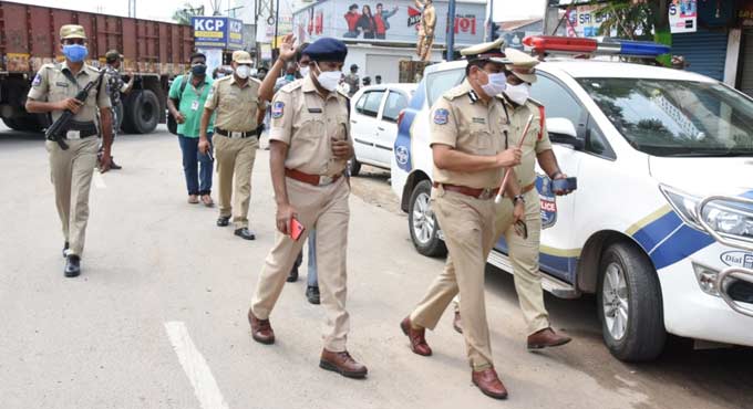 Mahesh Bhagwat inspects arrangements at checkposts