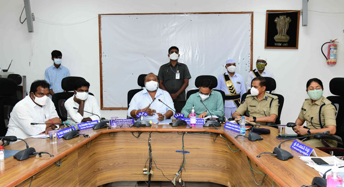 Gangula tells labs, hospitals to charge only Rs 2,000 for CT scan