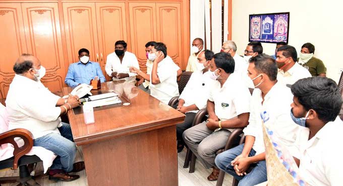 TRS cadre in Huzurabad is with party: Gangula