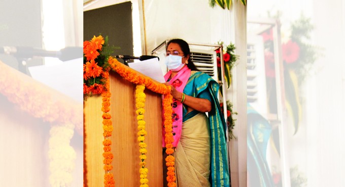 TRS leader Gundu Sudharani takes oath as Warangal Mayor