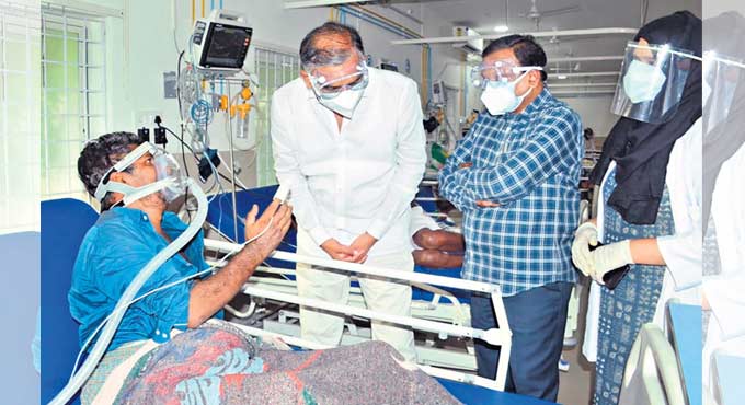 Harish Rao visits Covid ward in Siddipet govt hospital