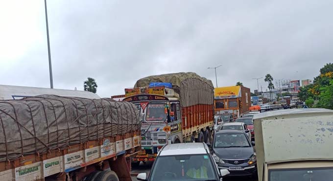 Heavy vehicles restricted in Hyderabad during lockdown hours