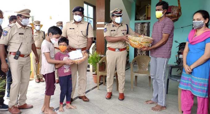 Cooperate with police in lockdown implementation: IG Stephen Ravindra