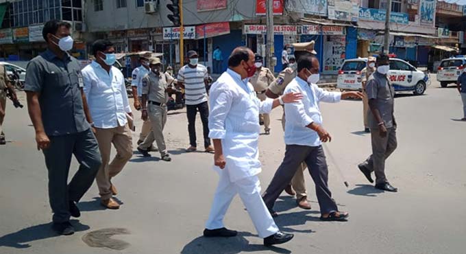 Enforce lockdown rules strictly: Indrakaran Reddy to cops