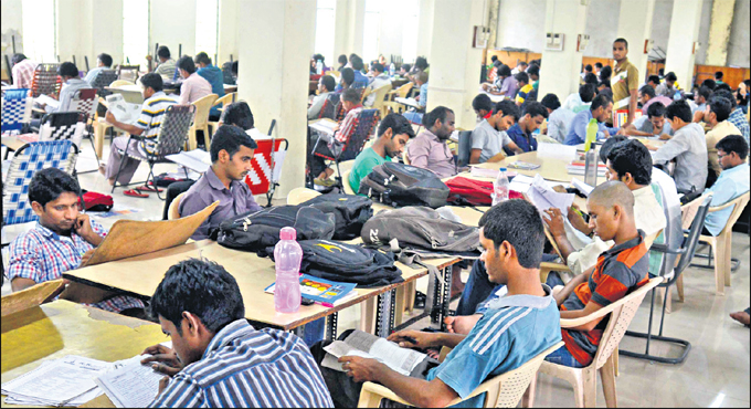 SCR cautions railway job aspirants to be aware of fraudsters