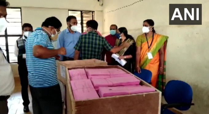 Counting of postal votes begins in Kerala, Left ahead