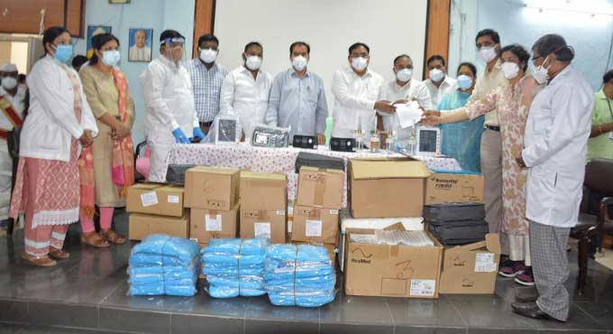 KMC alumni donate Rs 22 lakh worth equipment to MGMH