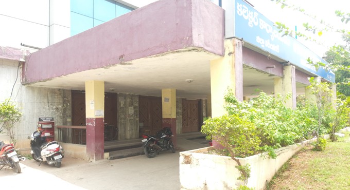 Entry points at Karimnagar Collectorate closed