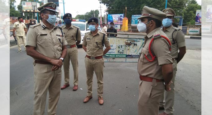 Lockdown: Top cops inspect check posts in Kothagudem