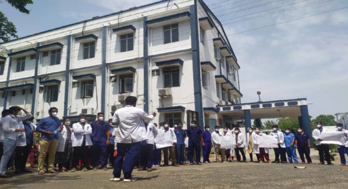 Telangana: Medicos continue their protest on Thursday
