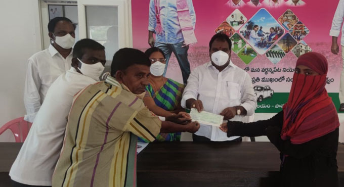 Rs 95 lakhs govt assistance distributed to eligible beneficiaries in Warangal