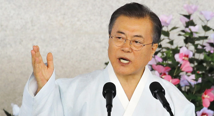 Moon Jae-in visits SK’s battery plant construction site in US