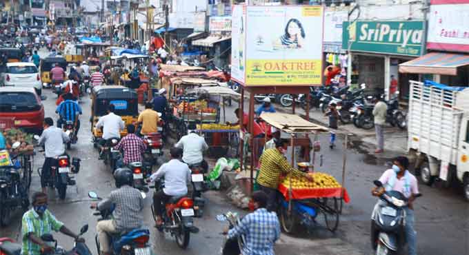 Panic-driven people throng shops in Nalgonda