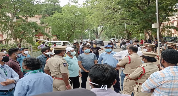 RFCL staff stage protest with body of colleague in Ramagundam