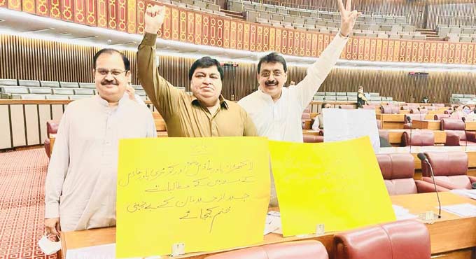 Pak lawmaker demands Hindus to be called non-Muslims, not minority