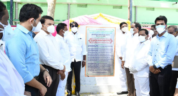 Puvvada inaugurates oxygen plant at Area Hospital in Kothagudem