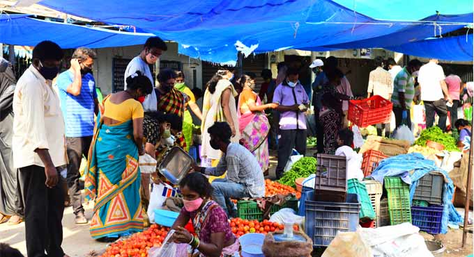 Queues, traffic snarls continue in 4-hour lockdown relaxation in Hyderabad