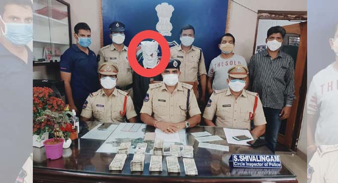Police nab thief who stole Rs 10 lakh from hotel in Sangareddy