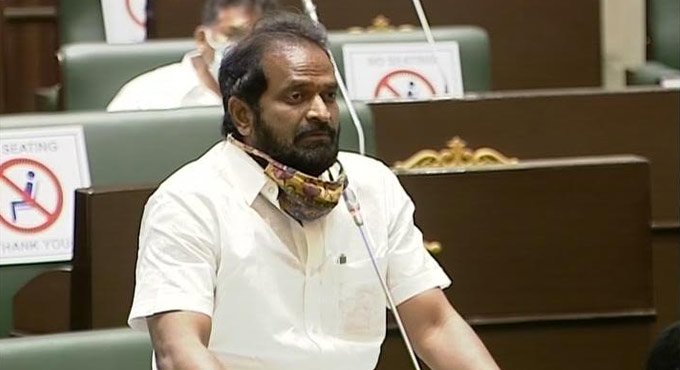 Telangana Excise Minister chases van for hit-and-run, hands over driver to police