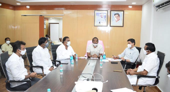 Pay ex-gratia to kin of deceased toddy tappers: Srinivas Goud to officials