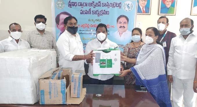 Stree Nidhi Credit Cooperative Federation Ltd donates Rs 50 lakh worth oxygen concentrators