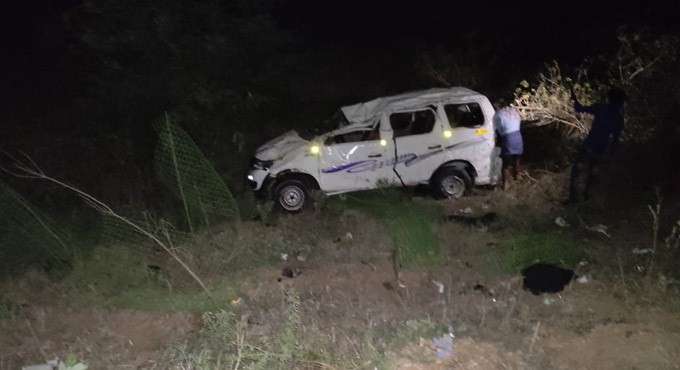 Suryapet: 11 persons including children seriously injured in road accident