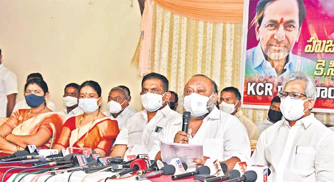 We are with TRS, say public representatives in Huzurabad