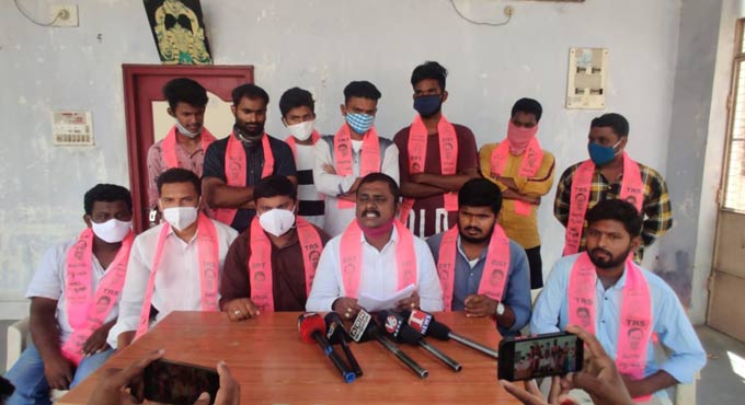 Huzurabad ready to teach a lesson to Eatala, say TRSV leaders