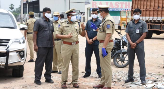 Telangana DGP inspects lockdown implementation in Hyderabad