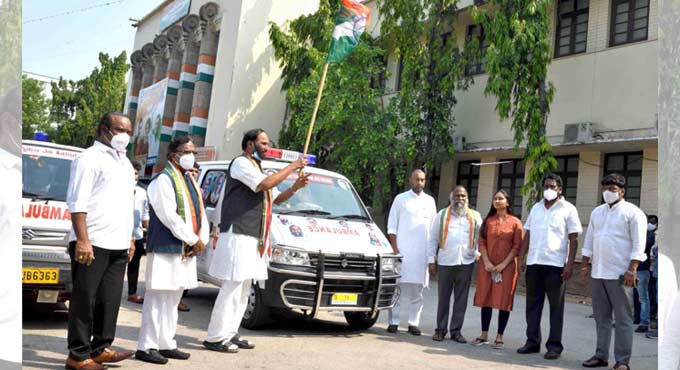 TPCC Chief Uttam Kumar flags off free ambulance service in Hyderabad