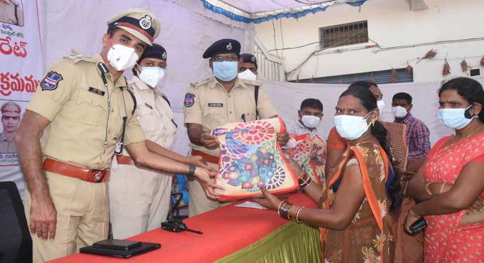 Police reach out to transgenders in Warangal