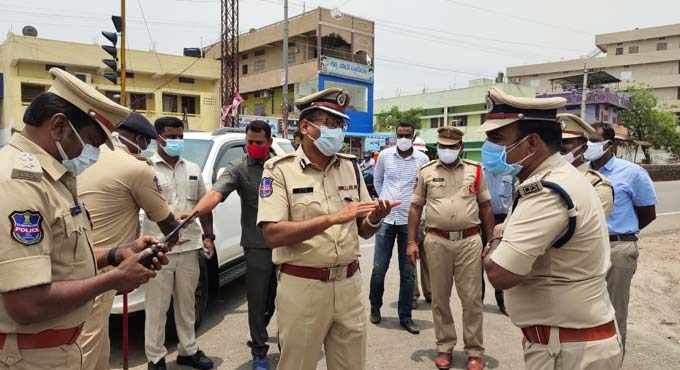 IG appreciates Peddapalli cops for successfully implementing lockdown