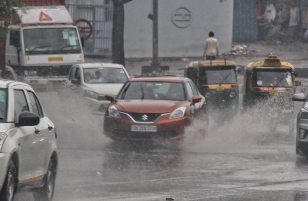 Govt should focus on converting 30 cr on-road vehicles to clean fuels