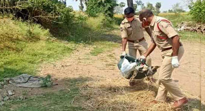 Cops perform final rites of Covid victim in Karimnagar