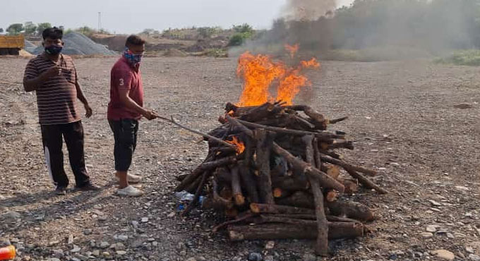 Eatery owner from Asifabad does his bit during pandemic
