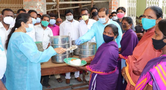 20 free meal distribution centres set up for civic staff at Warangal