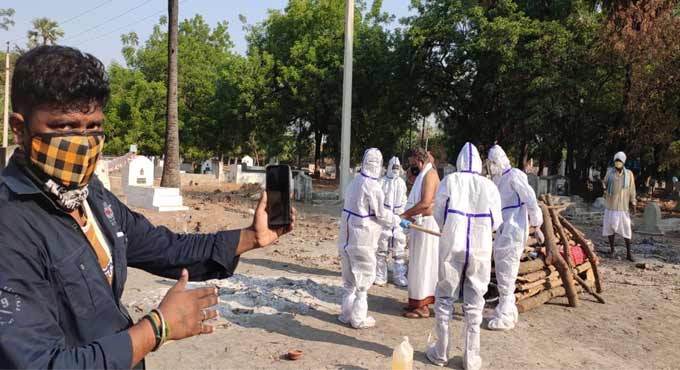 Helpless NRIs from Jagitial watch mother’s funeral over video call