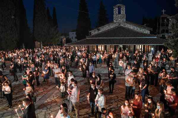 Greeks celebrate Easter under Covid lockdown