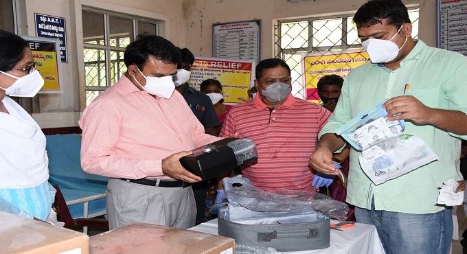 Kothagudem: NRI donates equipment to district hospital