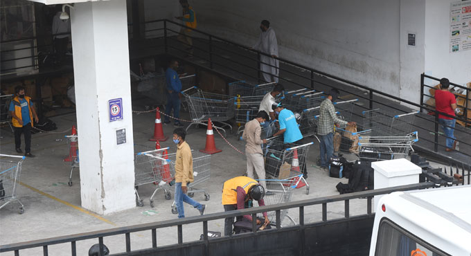 Hyderabad: Rush in markets after extension of lockdown