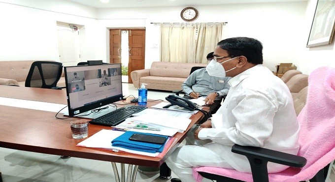 Niranjan backs CT compost in farming, asks officials to create awareness among farmers