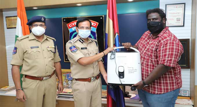 Oxygen concentrator donated to Cyberabad Police