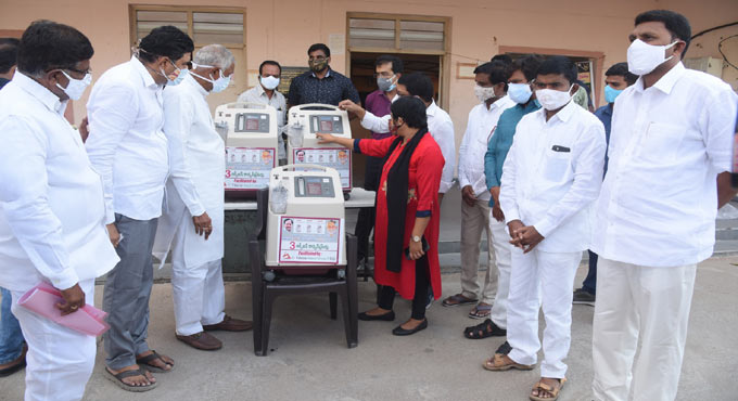 Mancherial: Amazon donates oxygen concentrators
